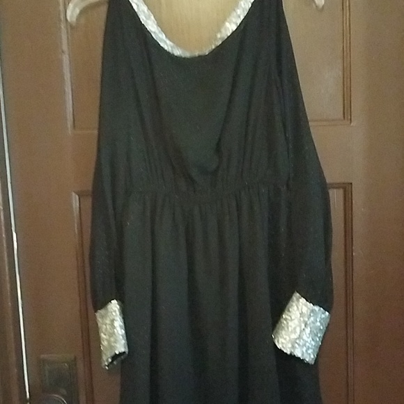Dress - Picture 1 of 2